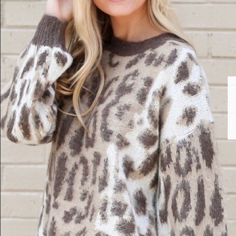 NEW! Fuzzy Leopard Luxe Knit Top. Medium - Picture 2 of 5
